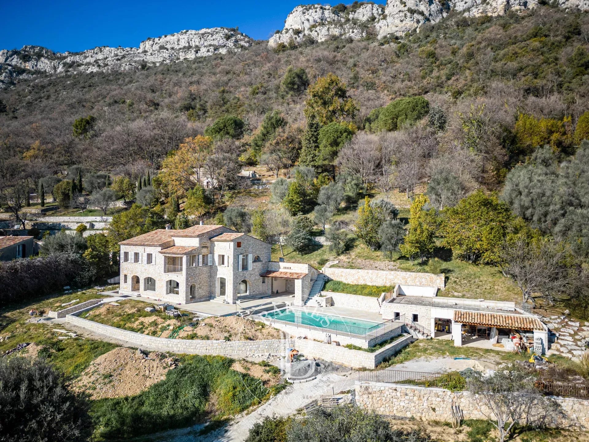 Exceptional domaine with 180° sea and mountain view - picture 4 title=