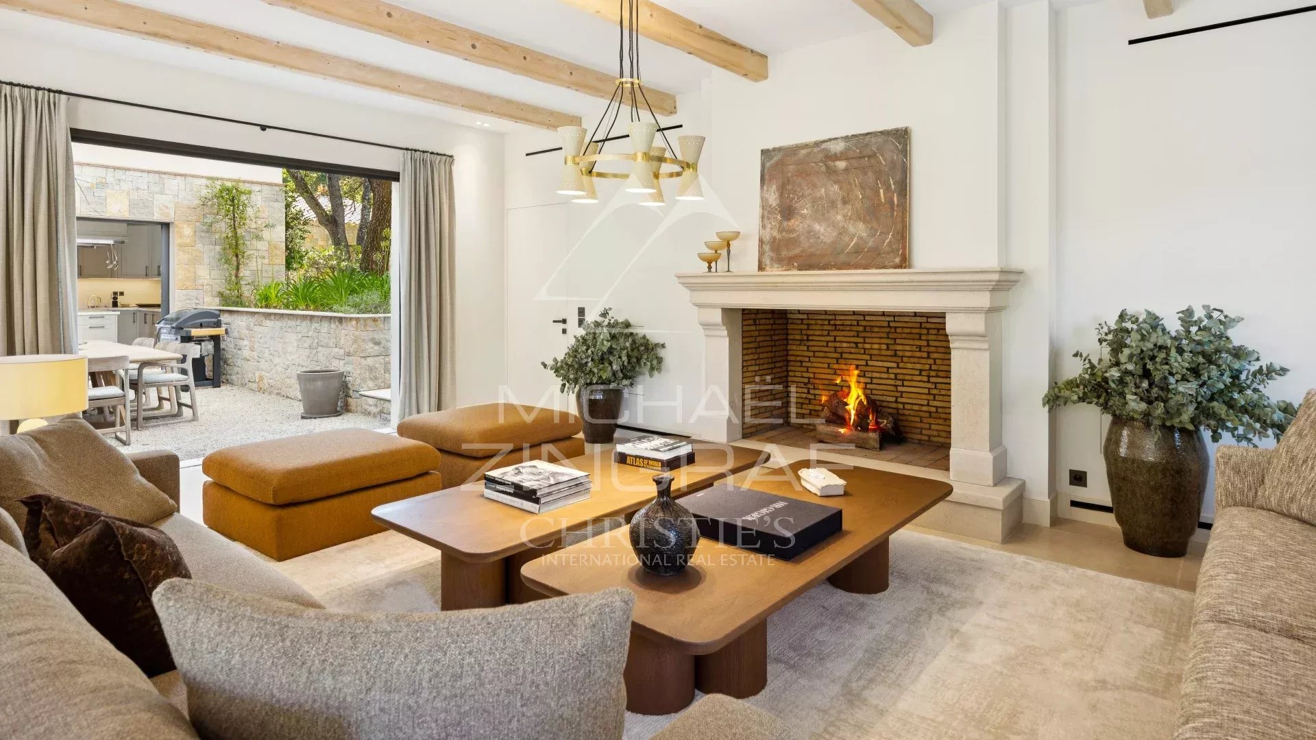11 Bedroom Villa/Townhouse's Image 3