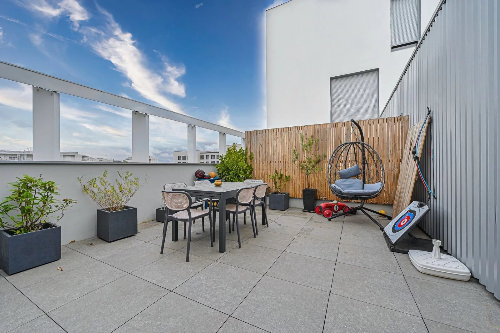 Clichy / Levallois : Appartement familial de 87 M2 + 44 M2 de te - Image Array