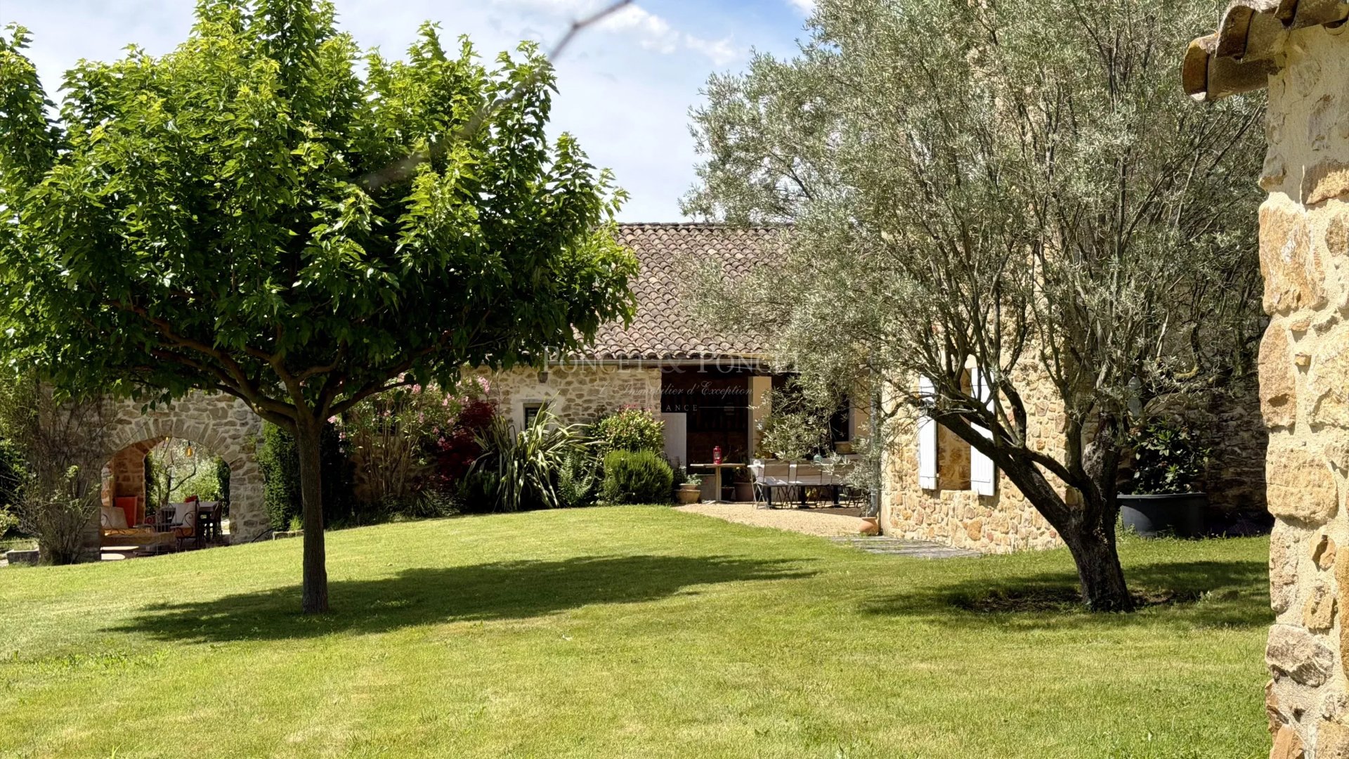 10 Bedroom Villa/Townhouse's Image 32