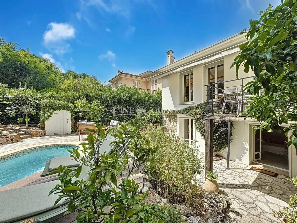 Villa for sale in Cannes — Renovated 1940s Luxury Villa in Cannes with Private Pool & Garden