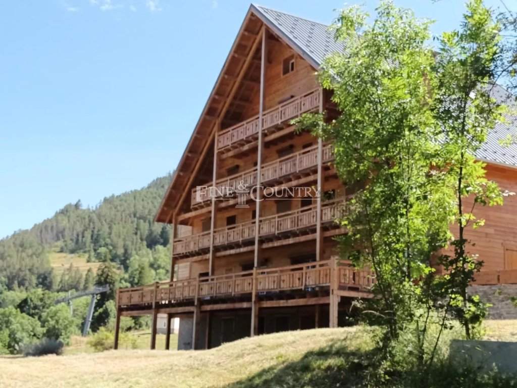Villa for sale in Allos — Allos - Luxury Chalet Near the ski Slopes