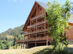 Allos - Luxury Chalet Near the ski Slopes — photo 1 of 14