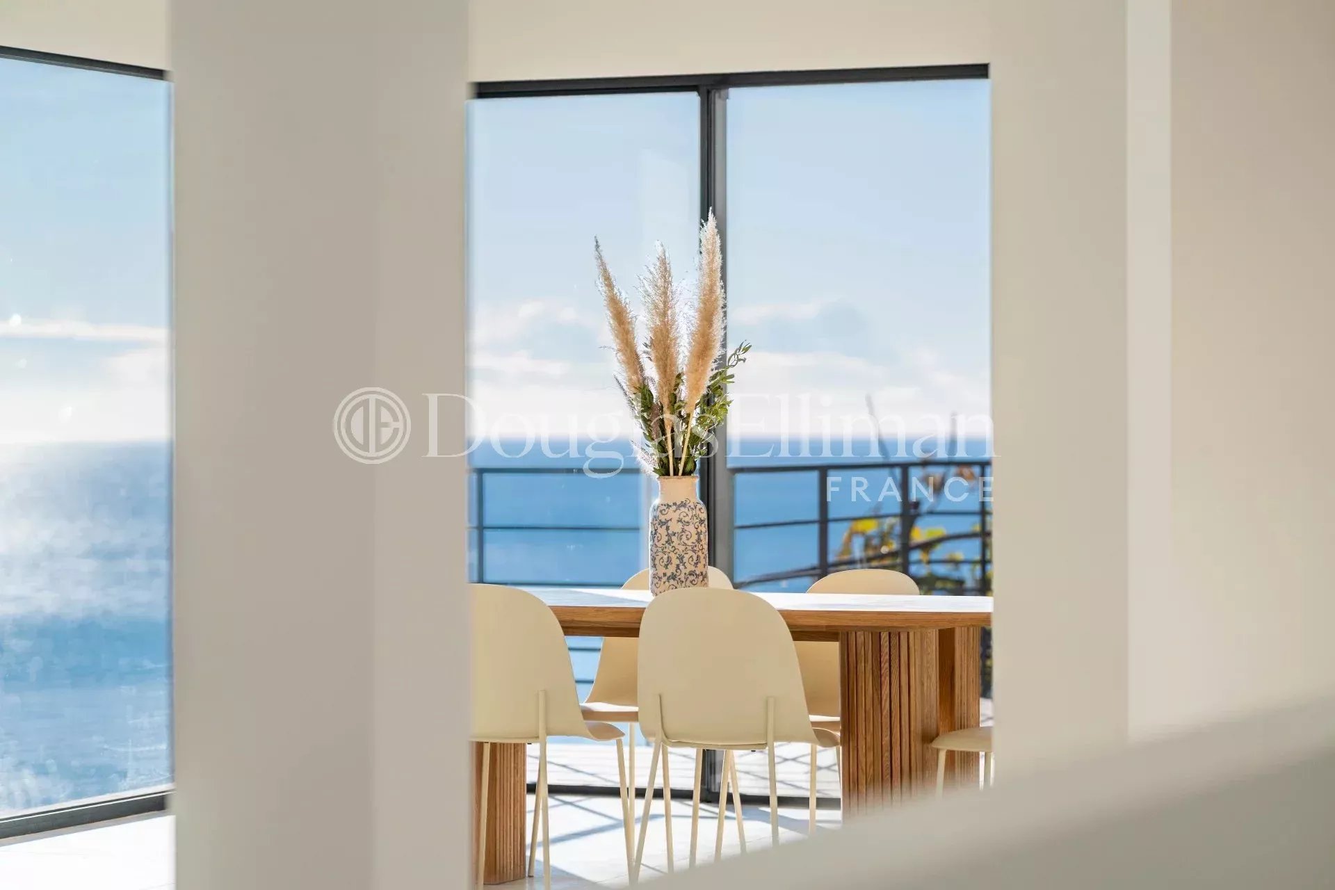 Roquebrune-Cap-Martin – Superbe villa contemporaine - Image nᵒ2