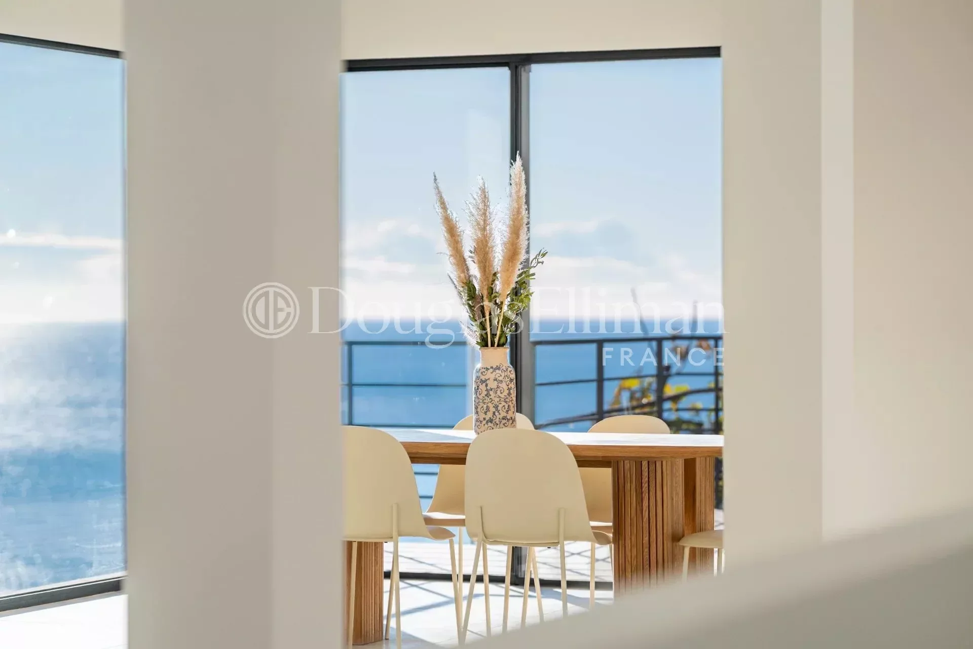 Roquebrune-Cap-Martin – Superbe villa contemporaine - Image nᵒ2