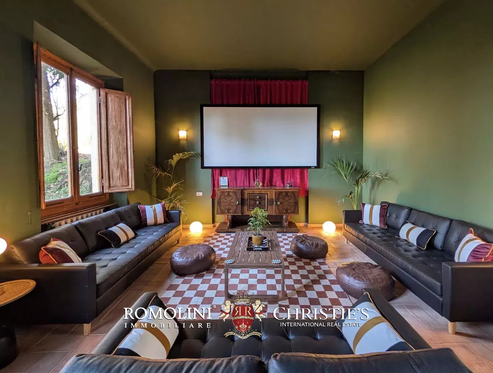 6 Bedroom Villa/Townhouse's Image 16