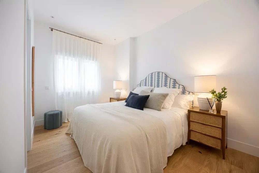 Fully Renovated Apartment in the Heart of Salamanca - picture 24