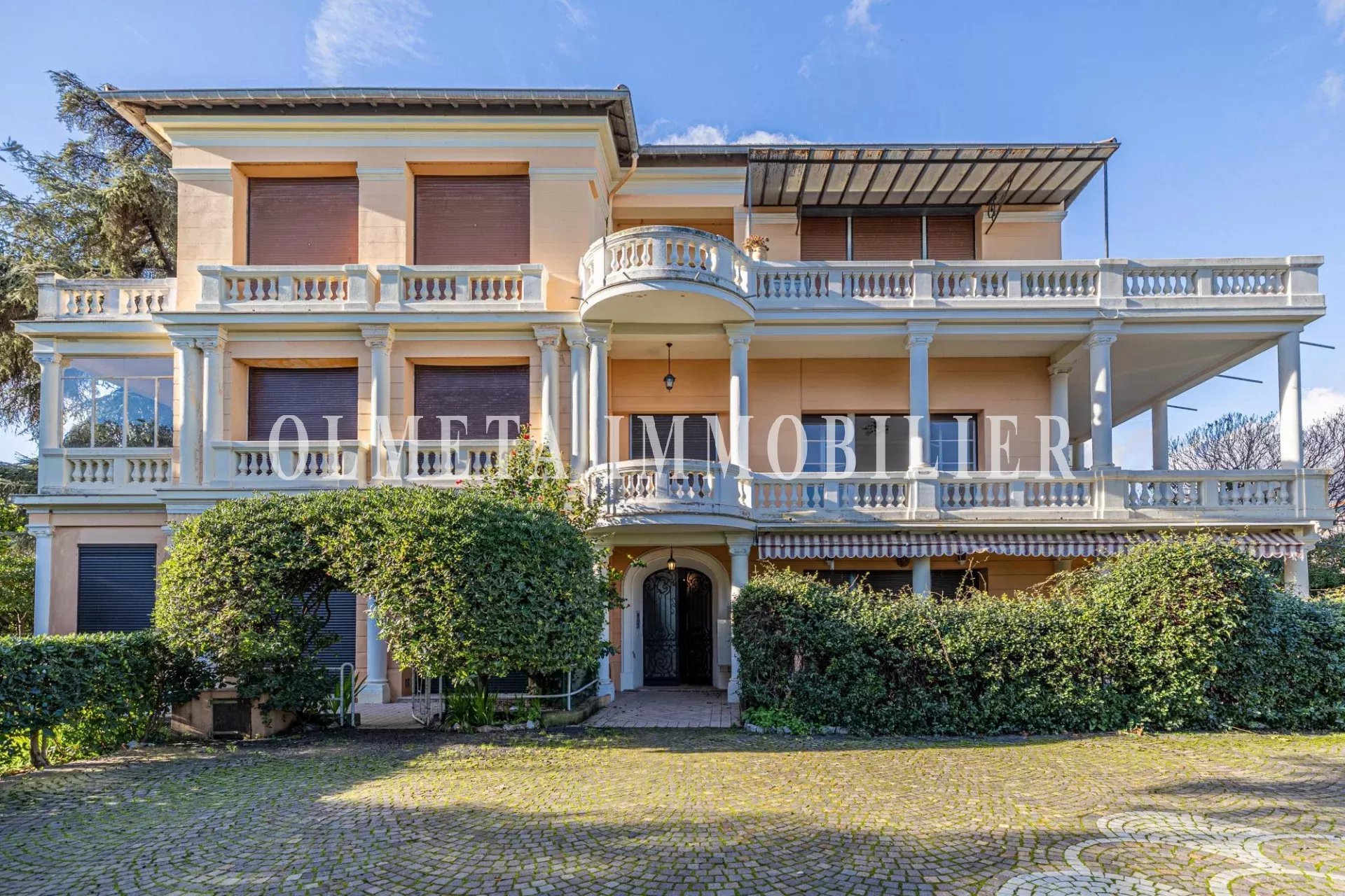 Agence immobilière de 