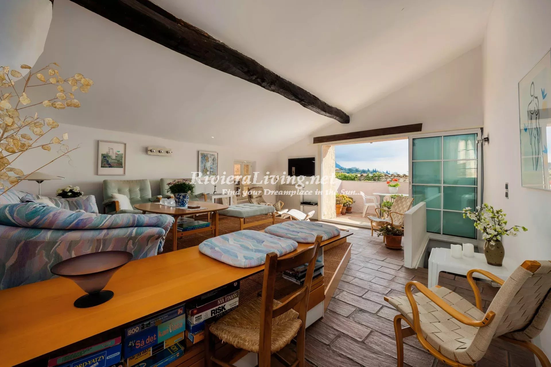 TOURRETTES-SUR-LOUP — Village House with Terrace and Sea View