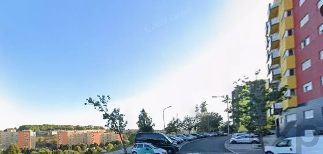 Commercial store with parking. 86795035 image 1