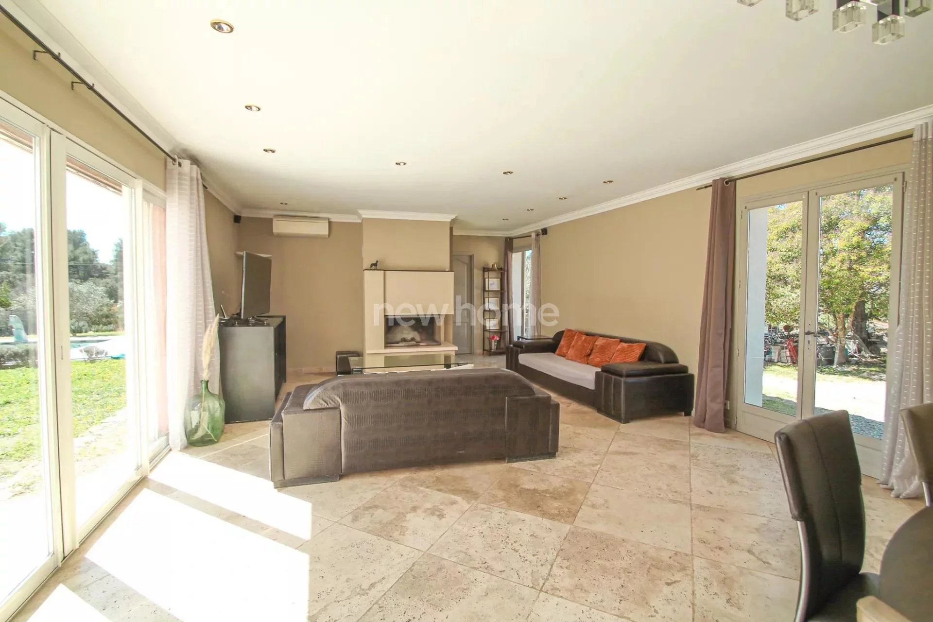 Maison au calme sur jolie terrain plat dans la campagne acces facile