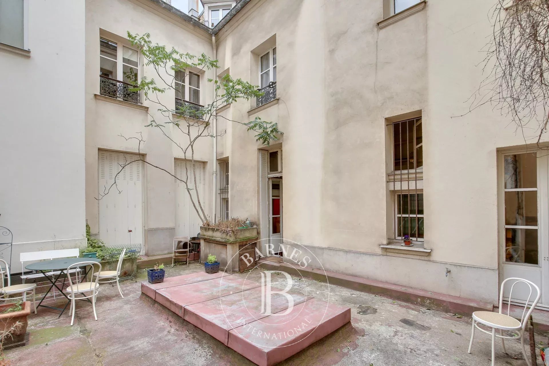 Sole agent - Paris 6 - Mabillon - fixer upper duplex apartment - quiet