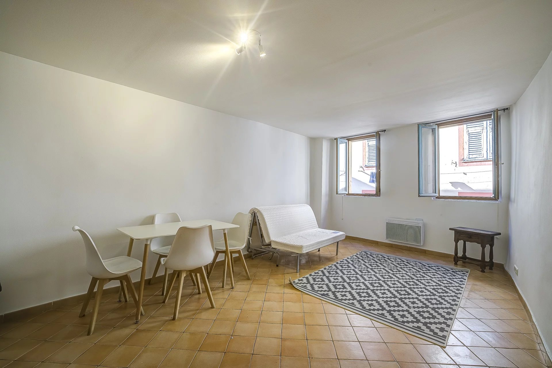 VIEUX NICE -  ENSEMBLE IMMOBILIER DE 5 APPARTEMENTS