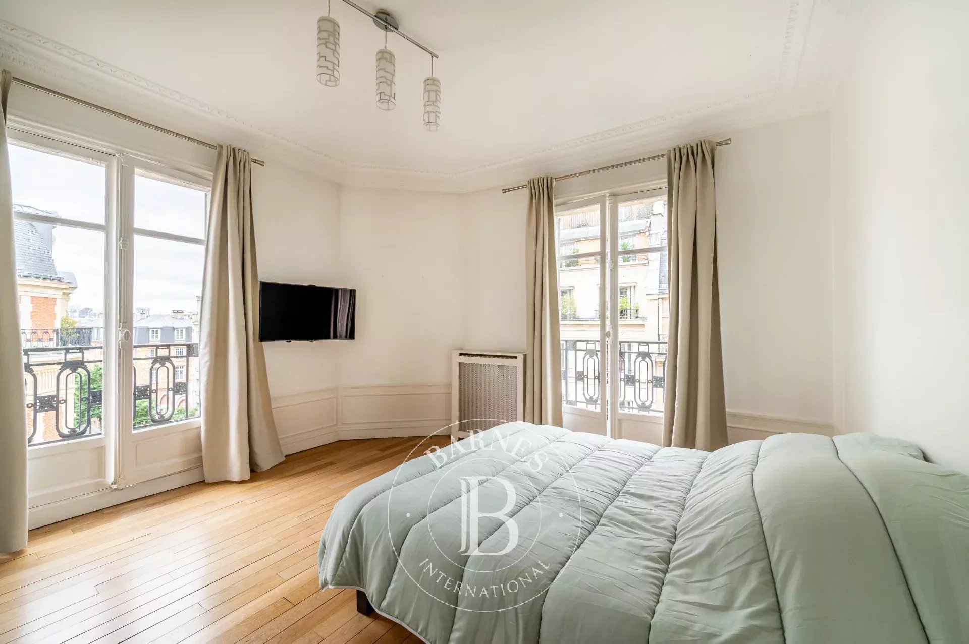 Neuilly - Sainte Foy-Mairie - 3-bed apartment - Balconies - Period features - picture 11