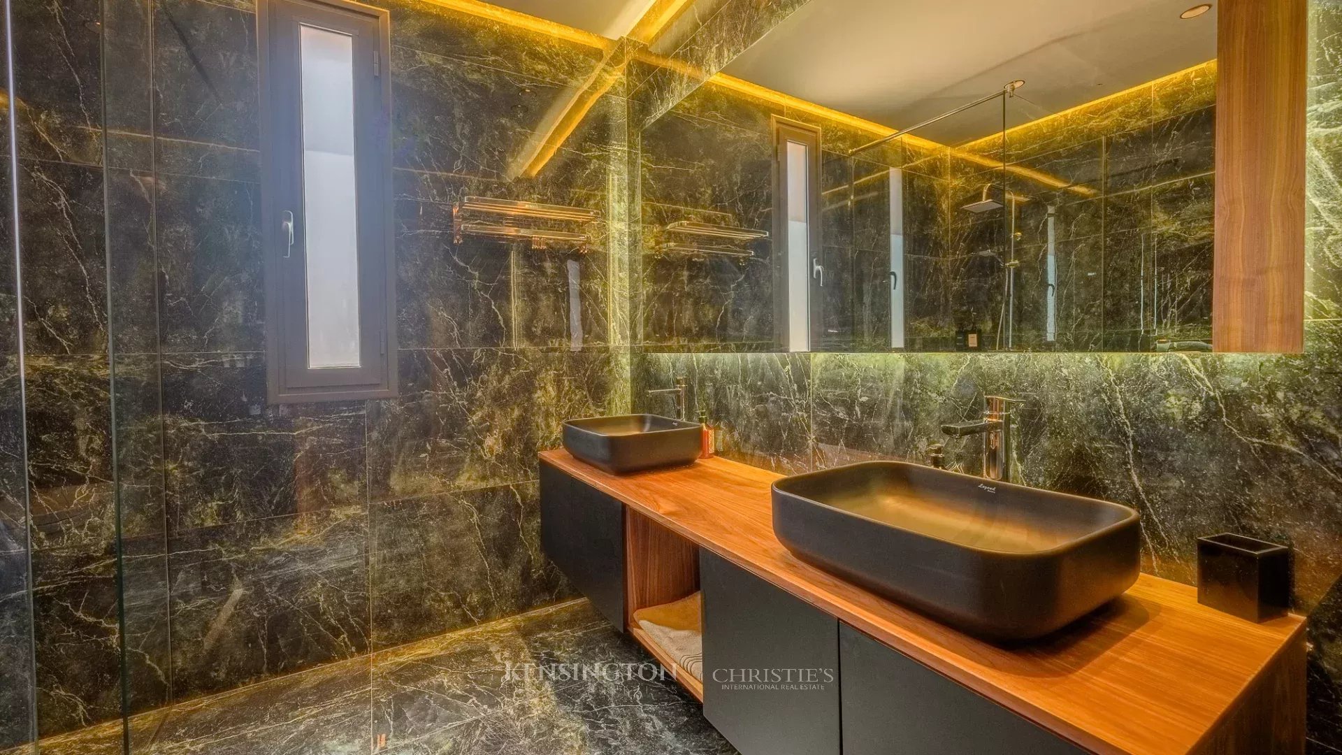 4 Bedroom Villa/Townhouse's Image 28