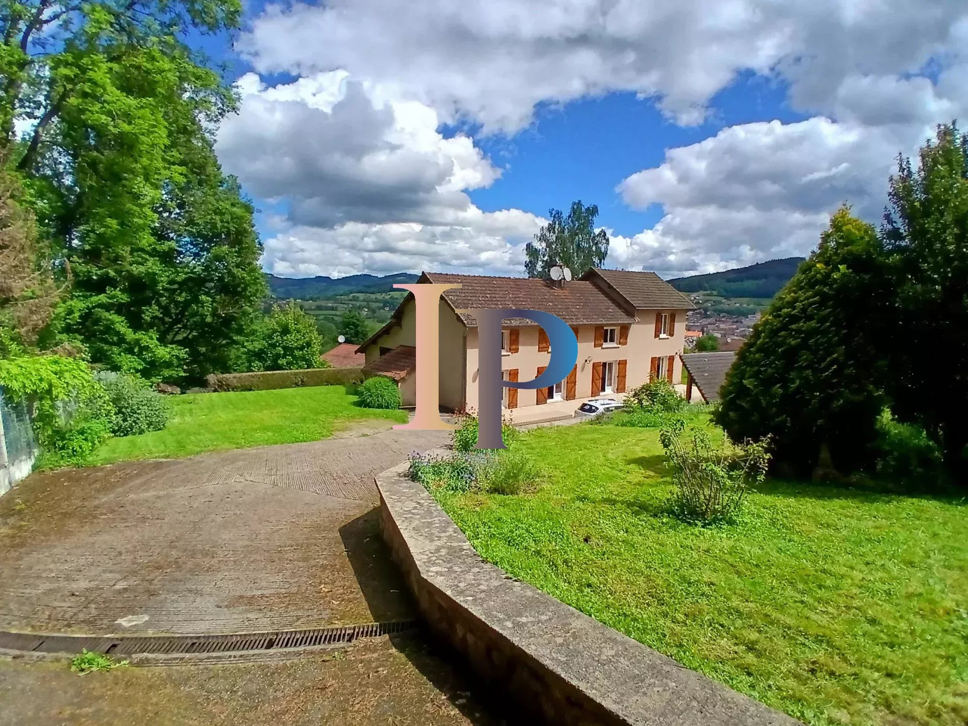 Maison 165m² — Chauffailles
