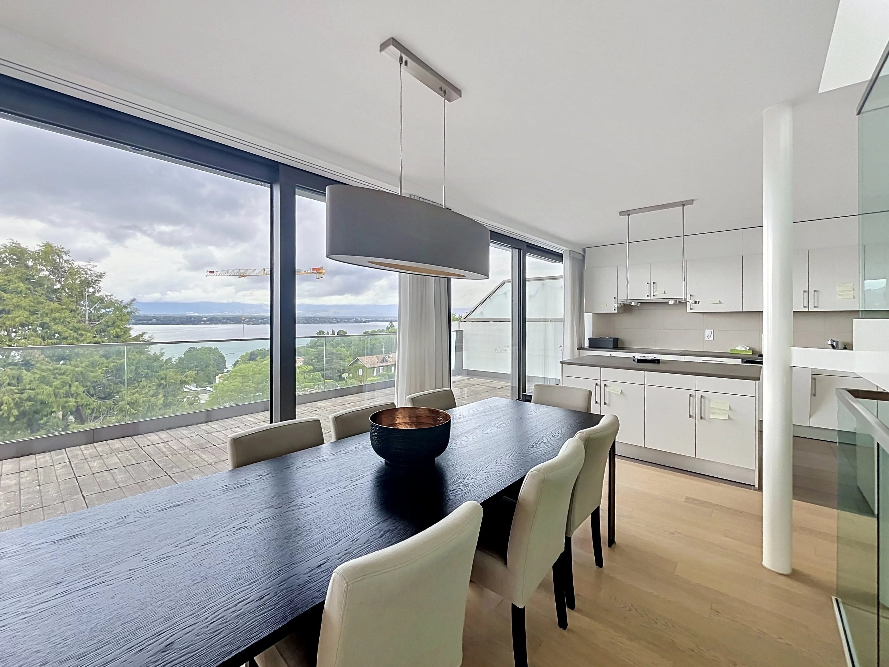Stunning duplex with terraces and lake view in Vésenaz