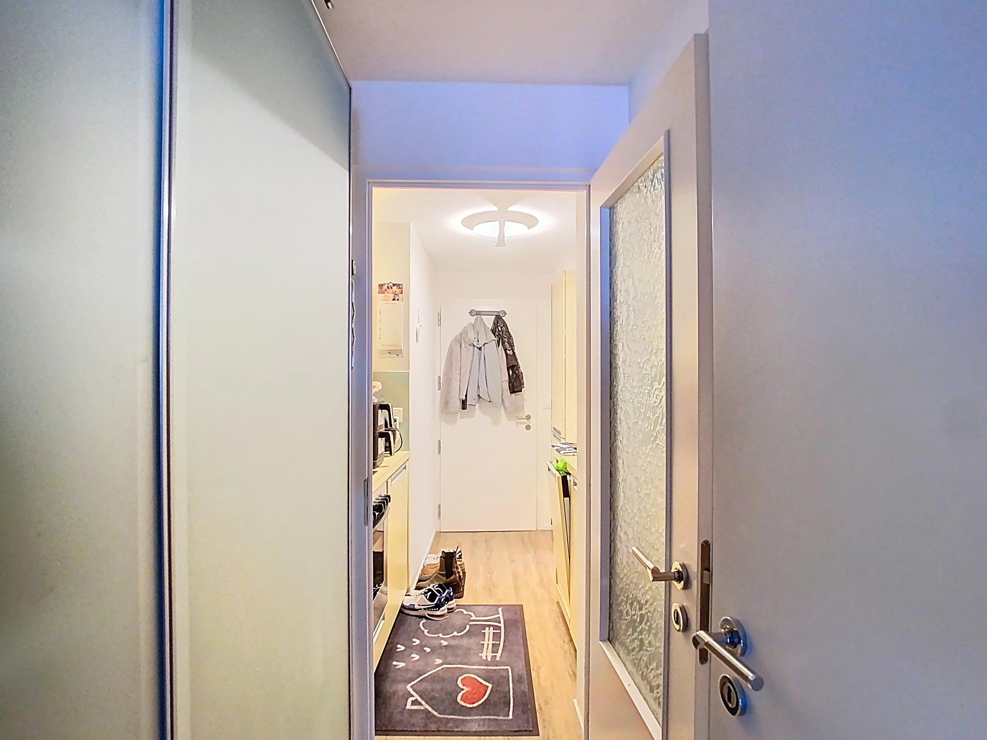 2 appartements adjacents en pleine centre!!