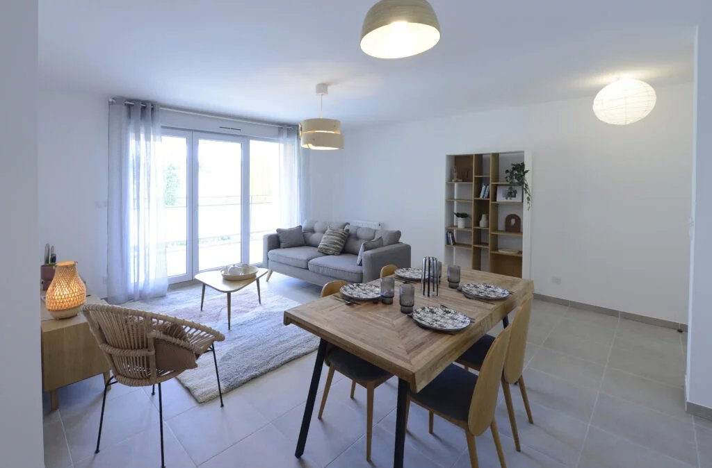 VAR - SIX FOURS LES PLAGES - proche centre ville - appartement 4 pièces dernier étage avec ascenseur - double terrasse