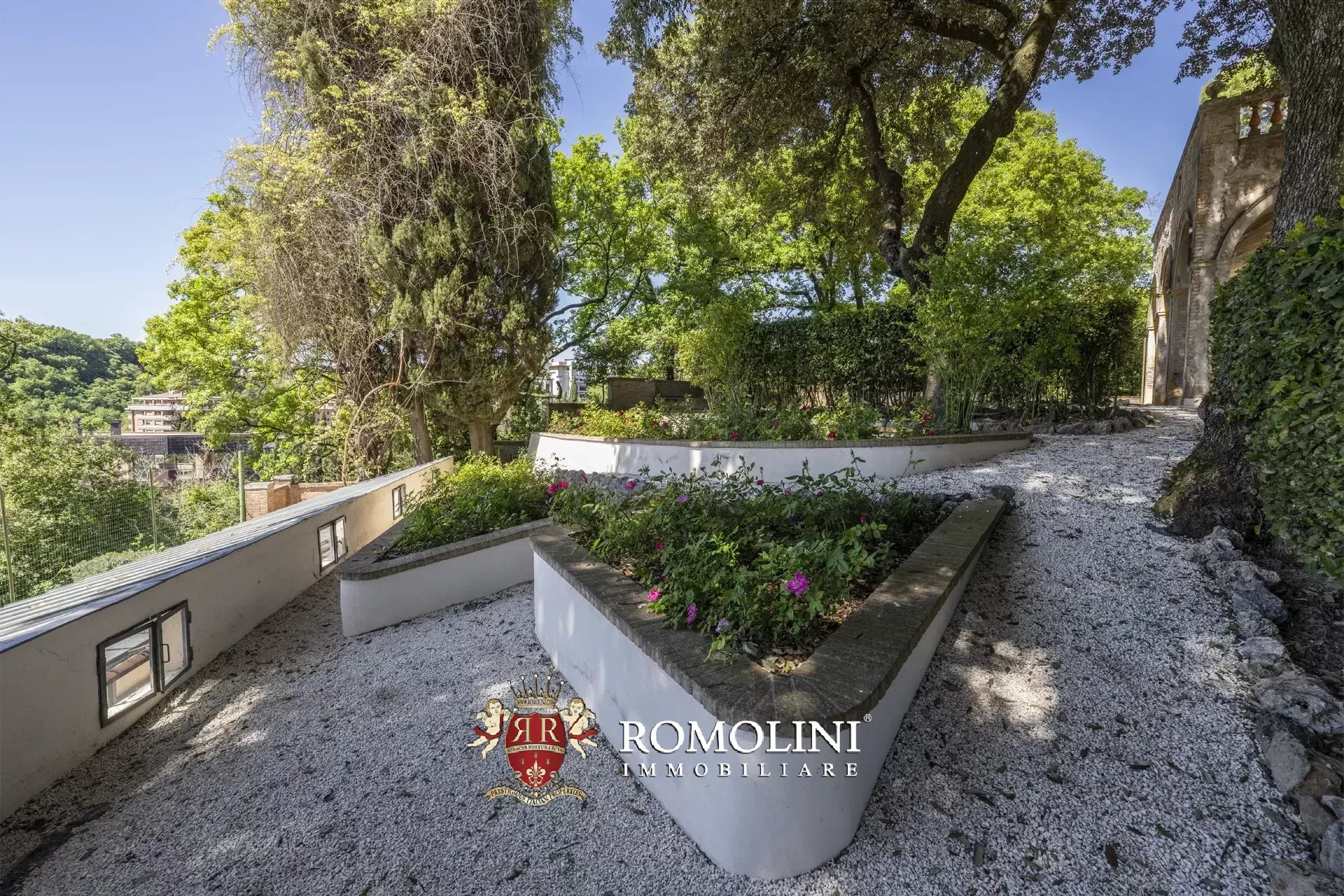 8 Bedroom Villa/Townhouse's Image 21