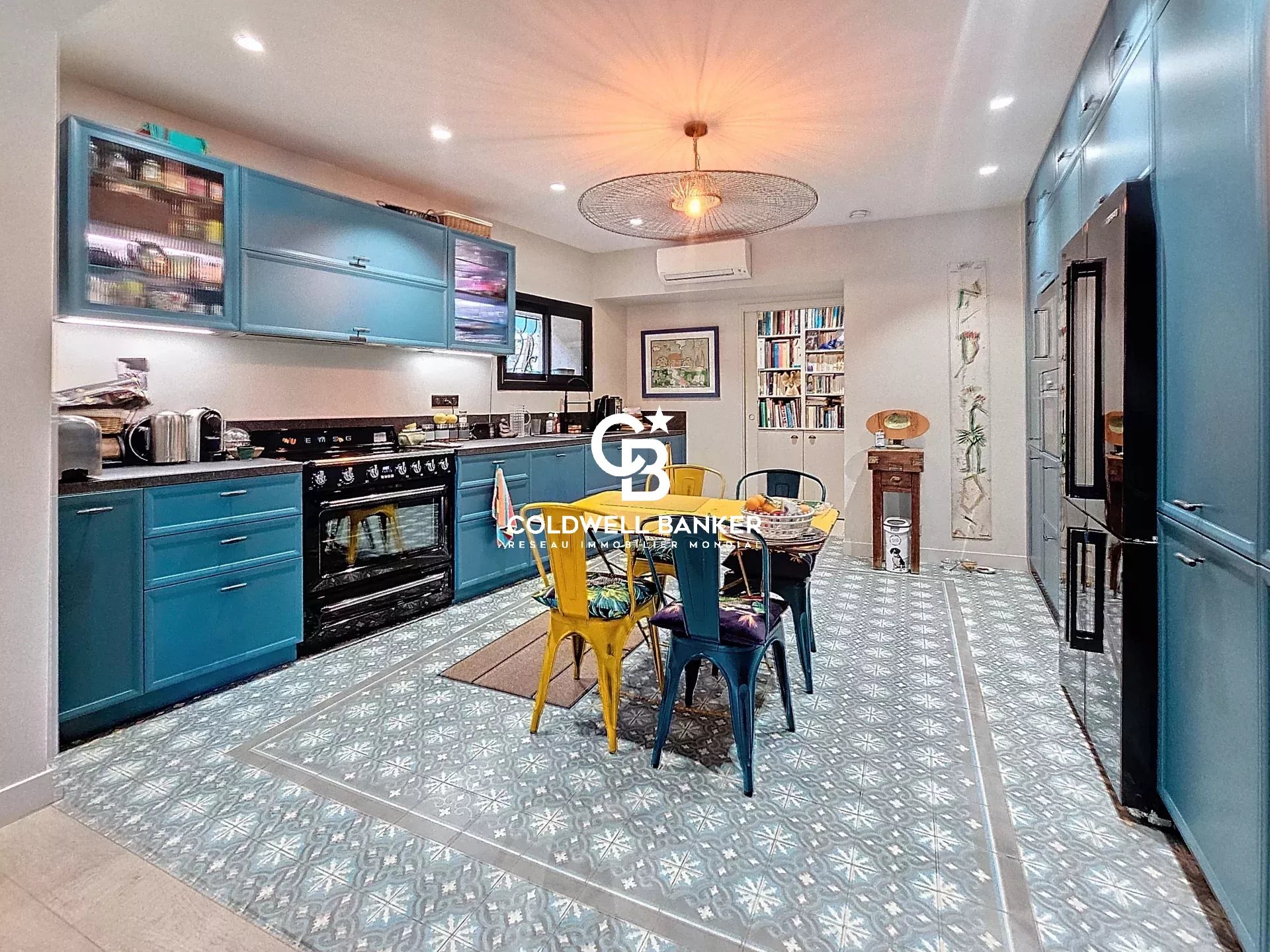 7 Pièces - 210m² - 4 Chambres