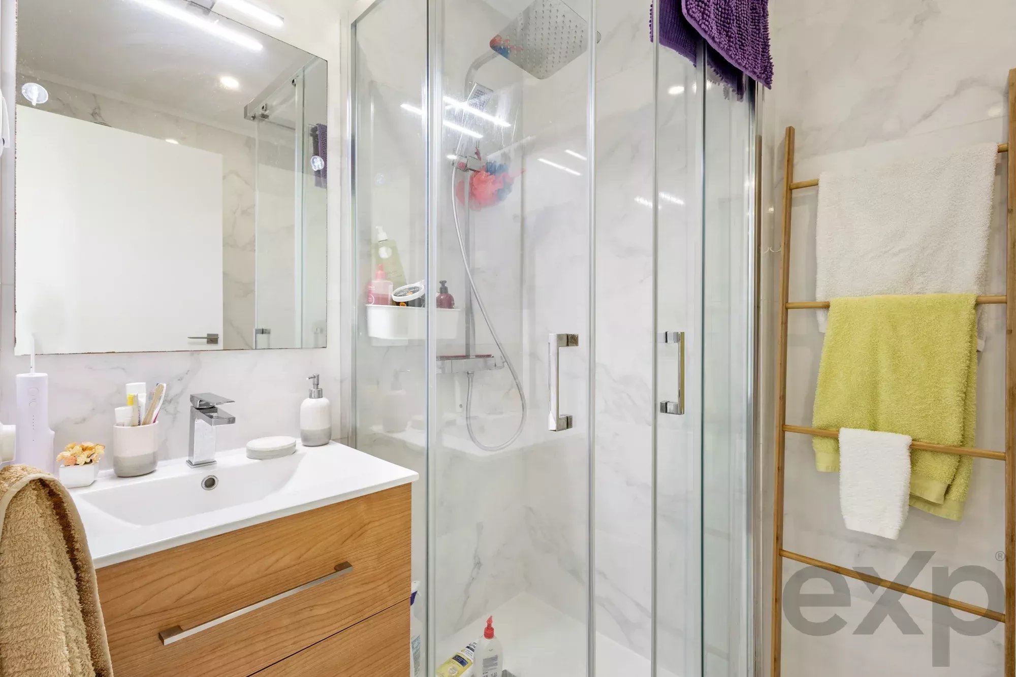 Amazing Two‑Bedroom Apartment with River View and Garage 87152839 image 20