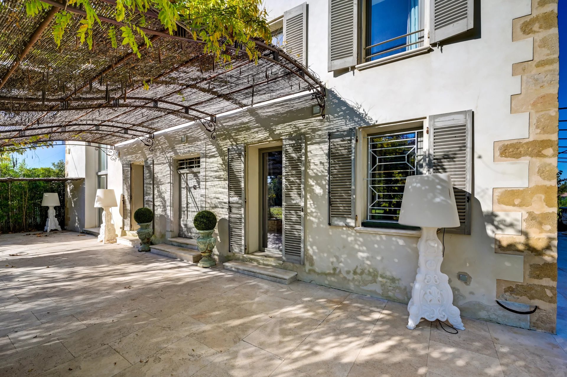 AIX EN PROVENCE - 18TH CENTURY ESTATE 6,996 SQ FT - 14 BEDROOMS – SWIMMING POOL – 3.09 ACRE PARK - picture 1