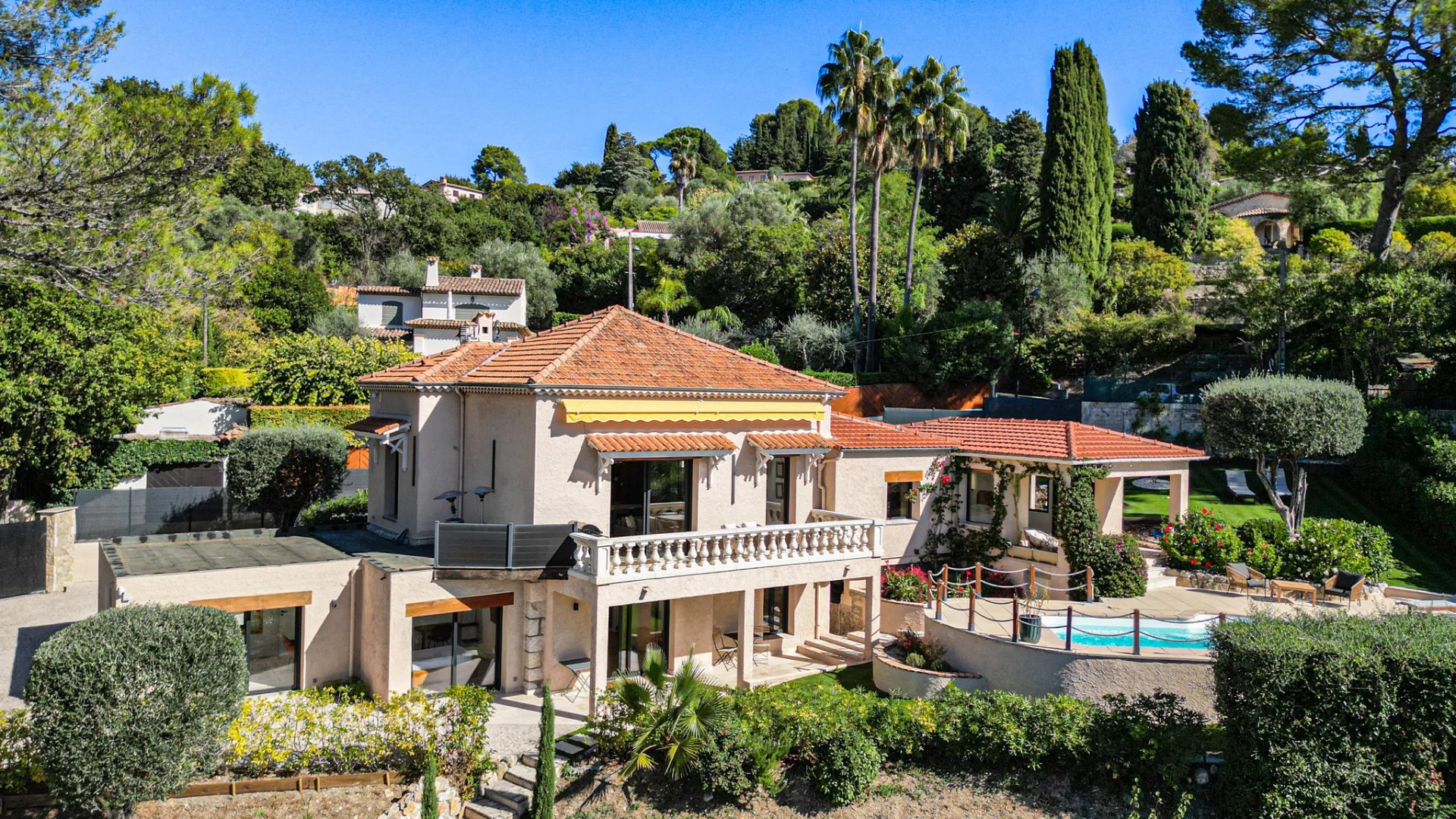 Magnifique villa traditionnelle entièrement rénovée à Mougins