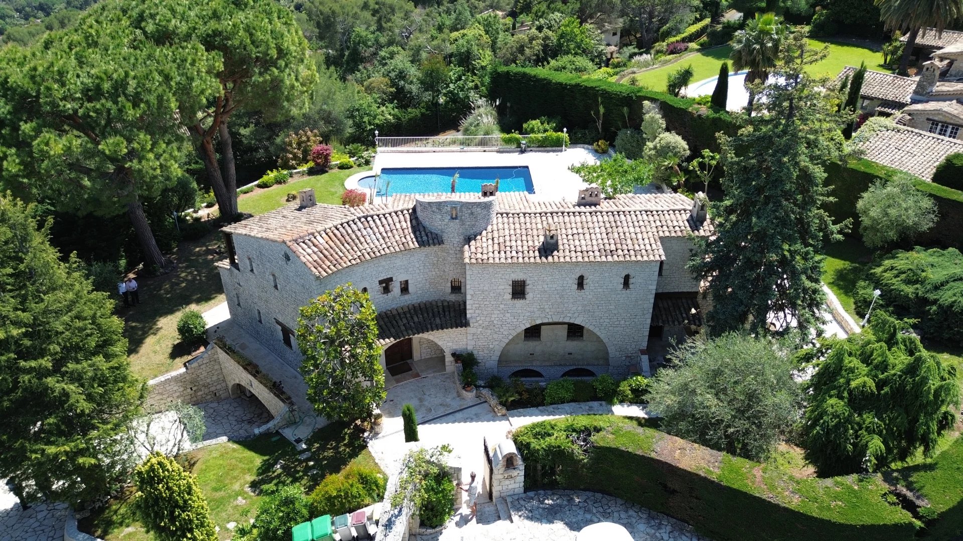  Image of Villa - 4 Bedrooms for Sale in Alpes-Maritimes-Saint-Paul-de-Vence-France, Image 10