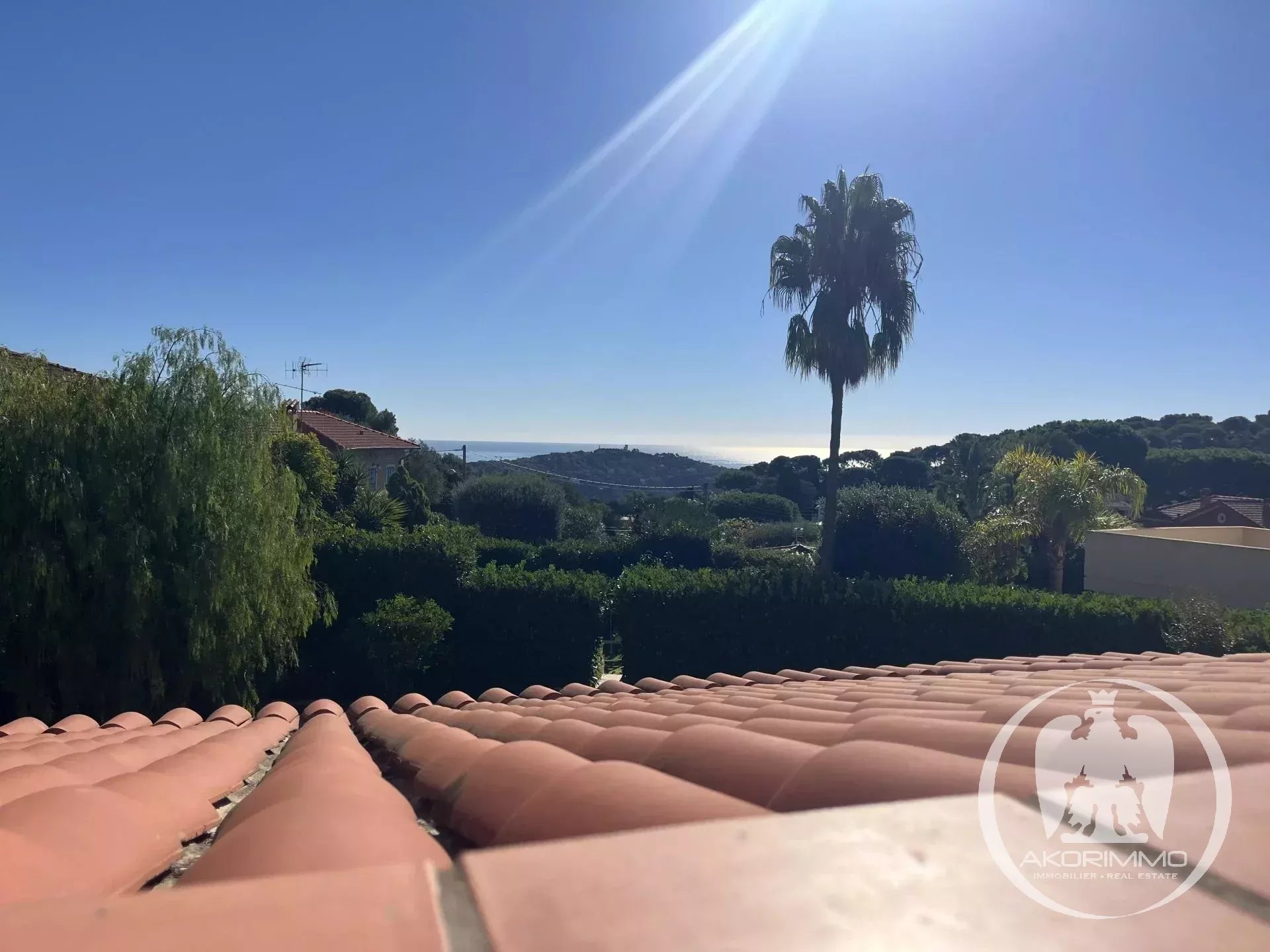 House  - 7 rooms  - 195.0 m2 -  €2,390,000 - For sale