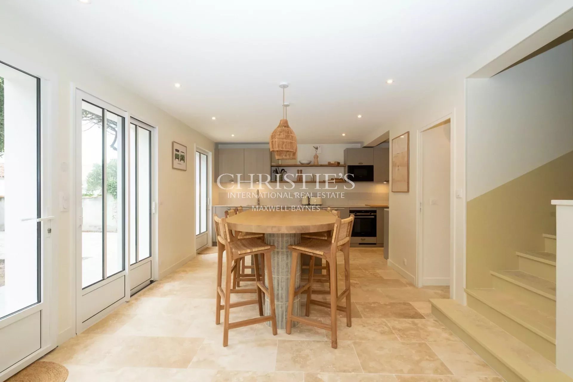 5 Bedroom Villa/Townhouse's Image 6