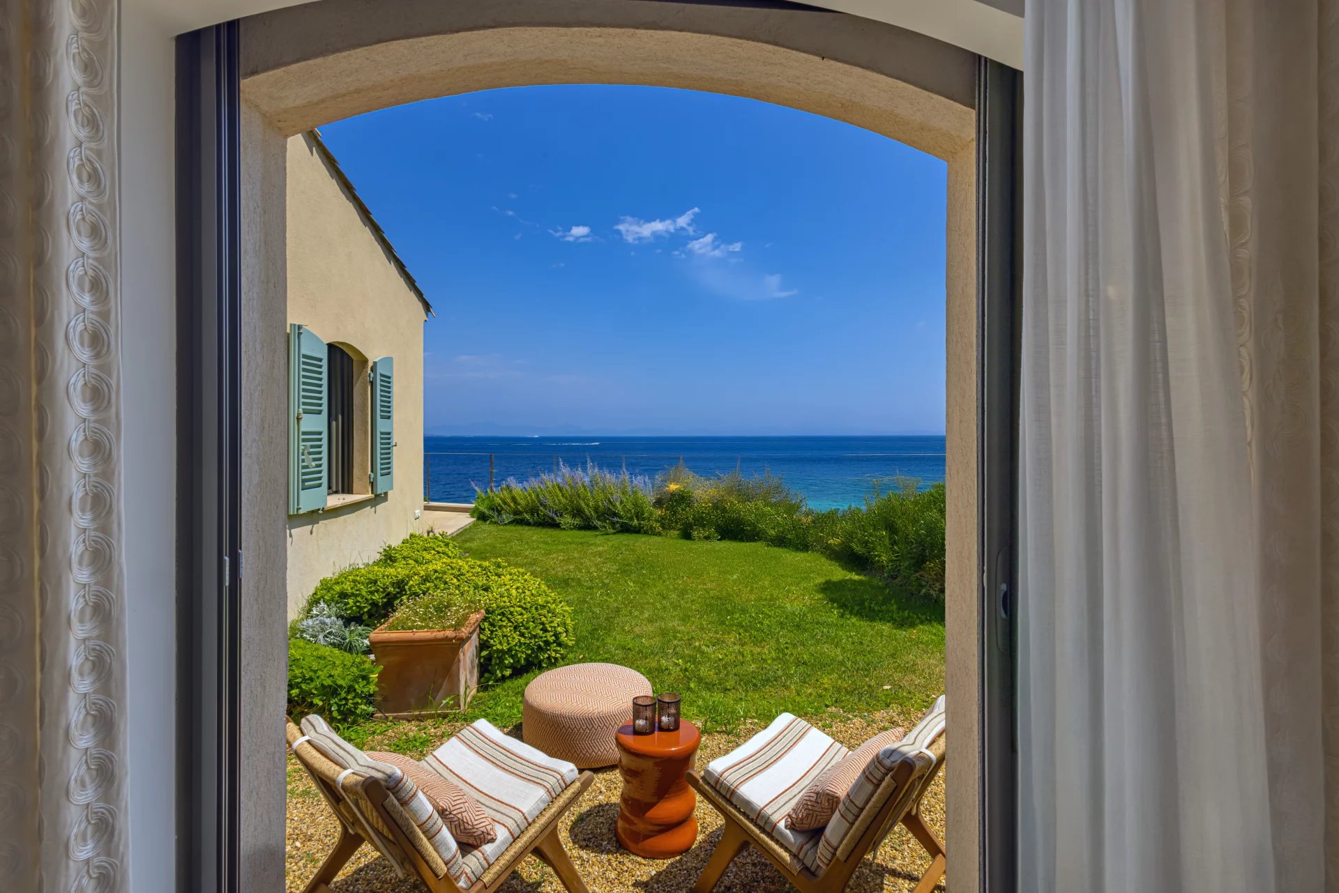 Waterfront villa with direct sea access in Saint-Tropez