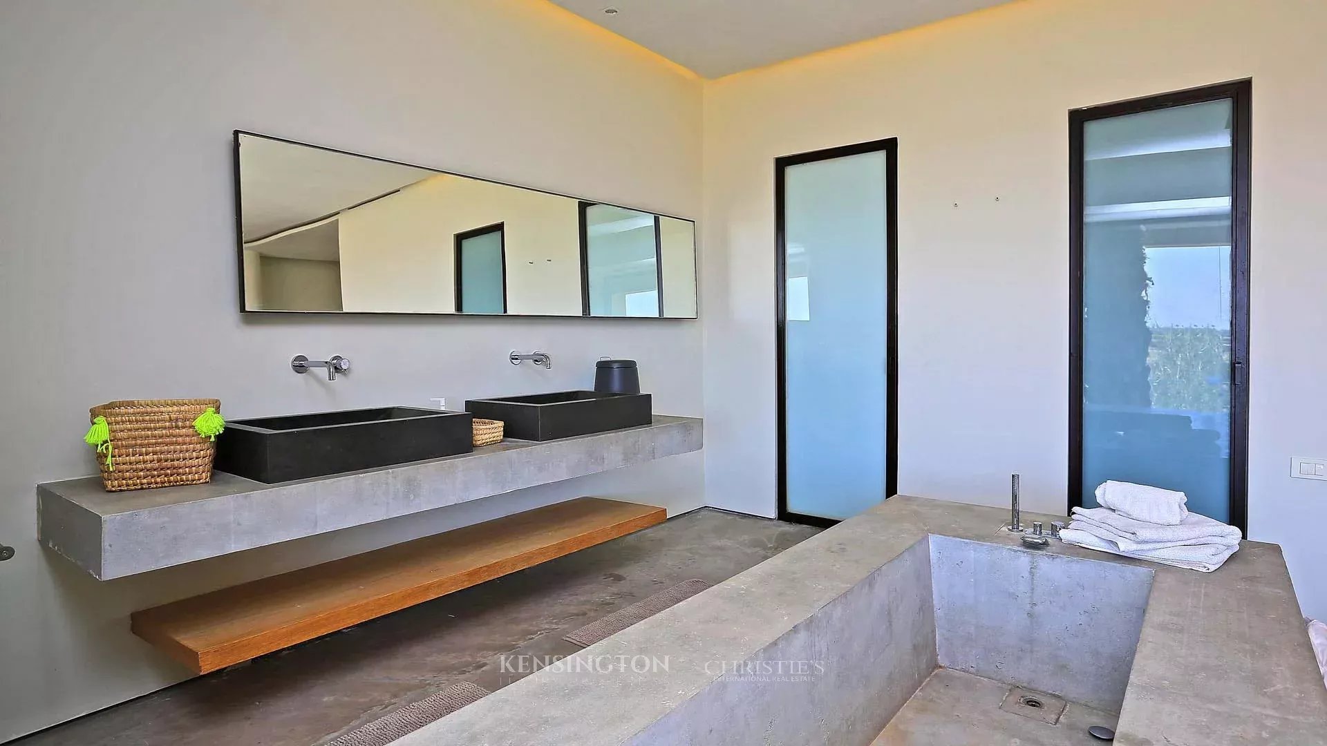 6 Bedroom Villa/Townhouse's Image 47