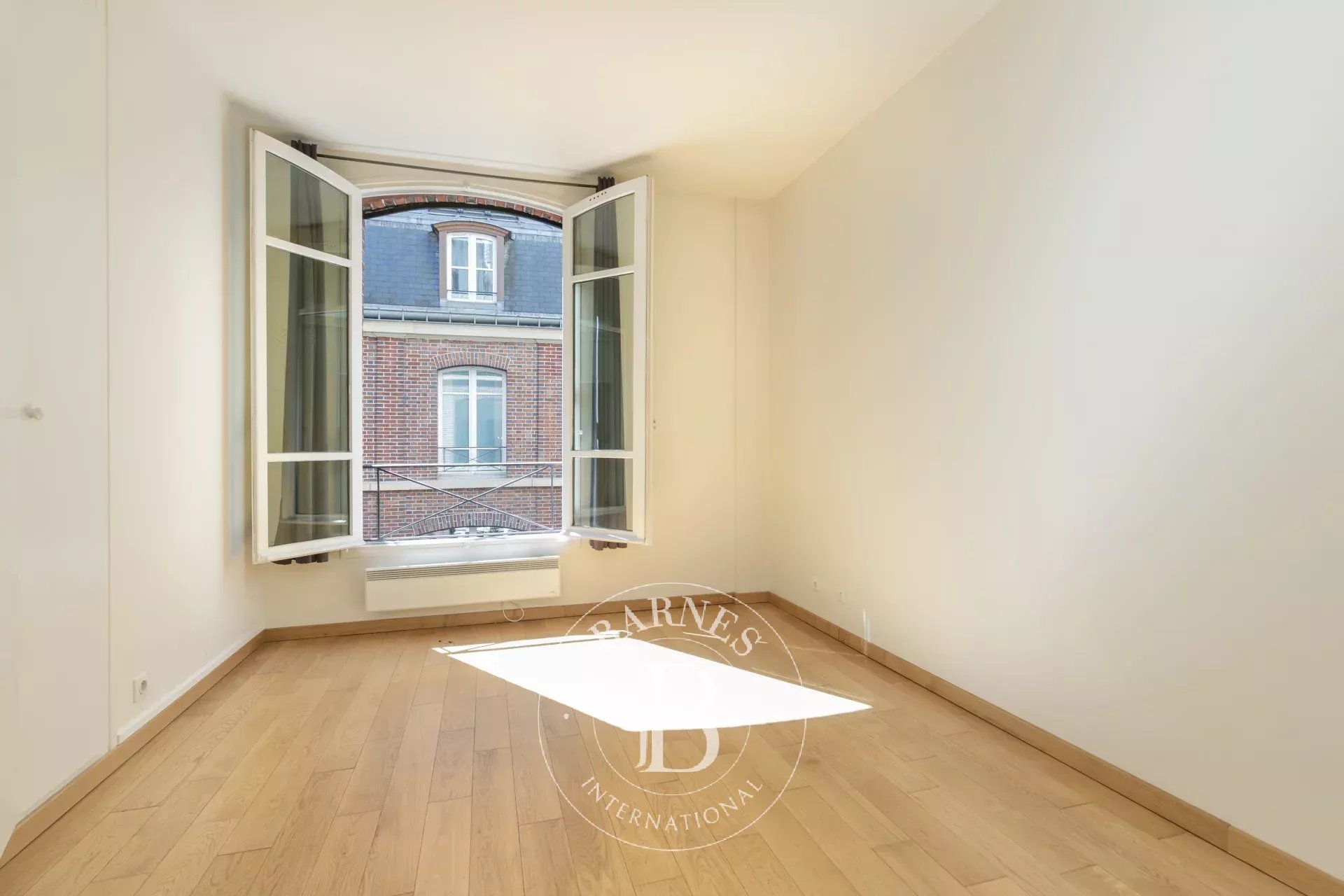 Paris  - House 4 Bedrooms - picture 14