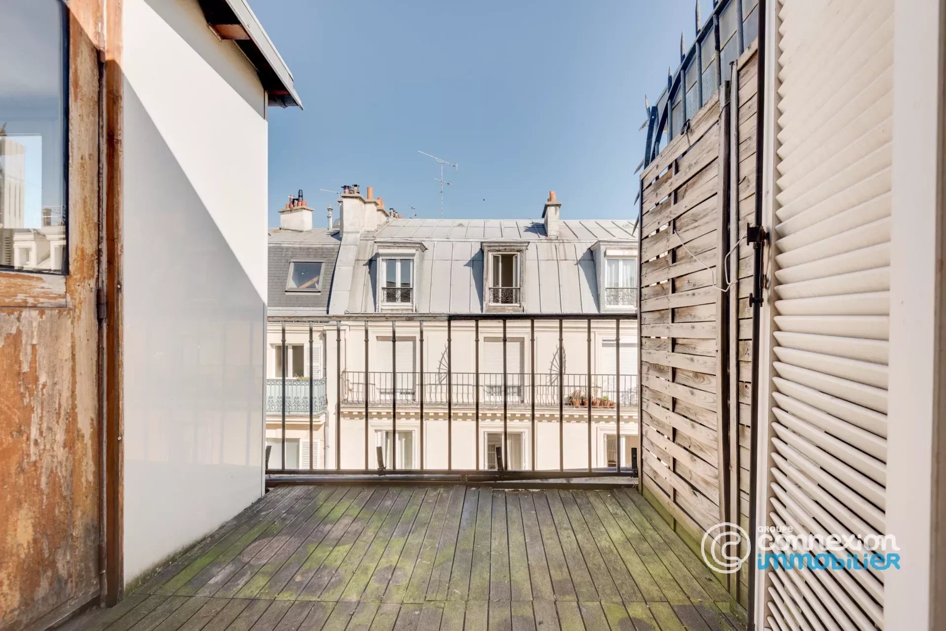 Dernier étage avec terrasse!
