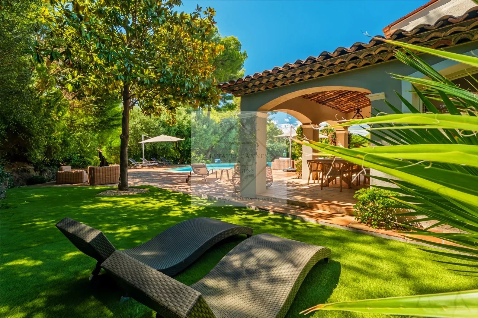 Superbe villa neuve de style provençal – Vue panoramique & intimité absolue — photo 19