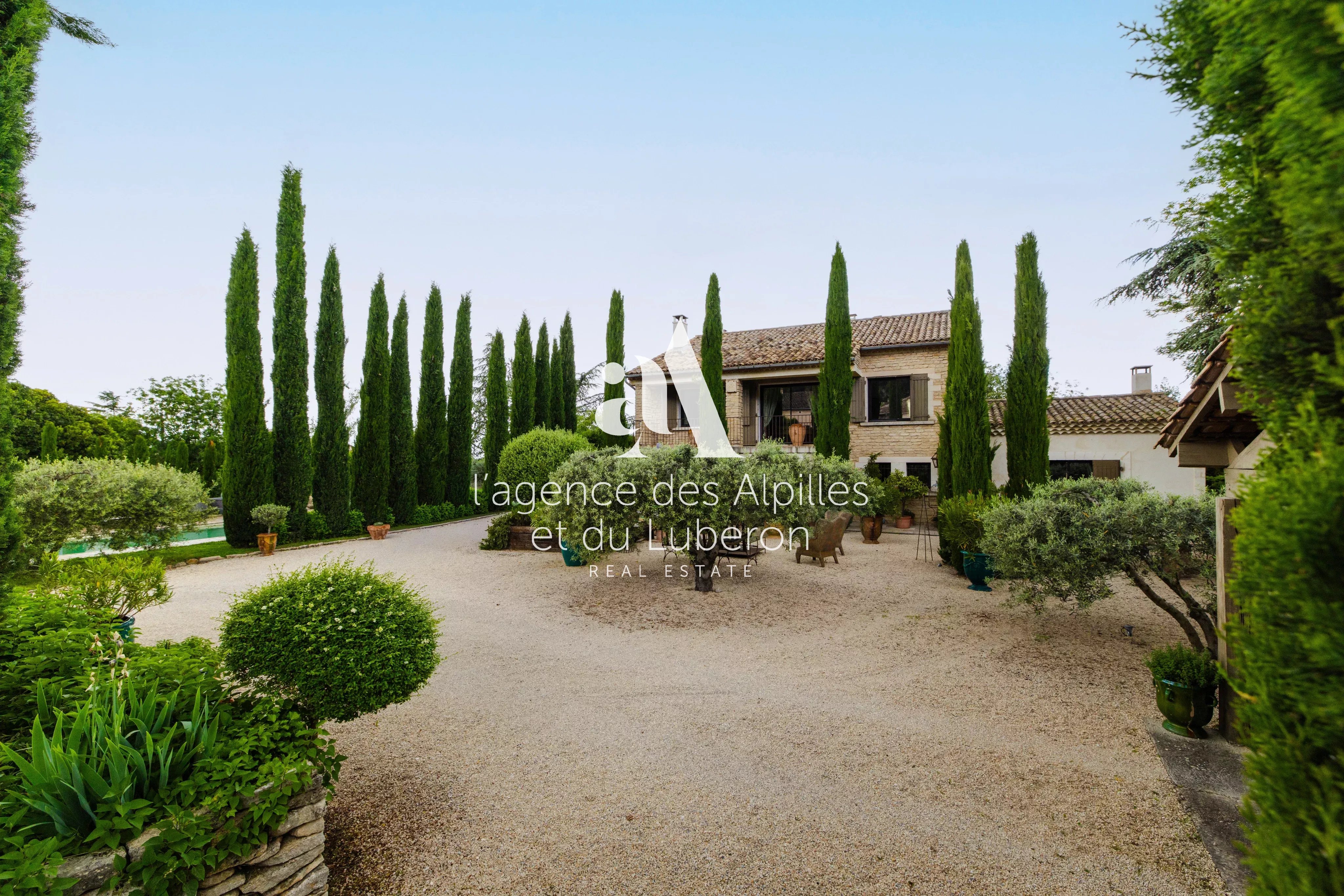 ROBION - VILLAGE HOUSE WITH LUBERON VIEW