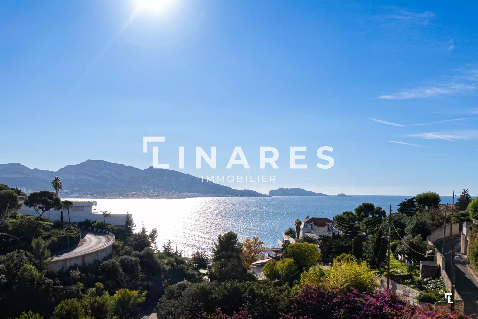 LA LUMINEUSE - Villa T9 de 400m2 - Vue mer - 13007 ROUCAS BLANC