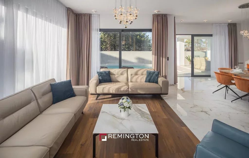 4 Bedroom Villa/Townhouse's Image 3