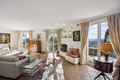 Elegant villa in a dominant position with sea views and olive grove — photo 3 of 7