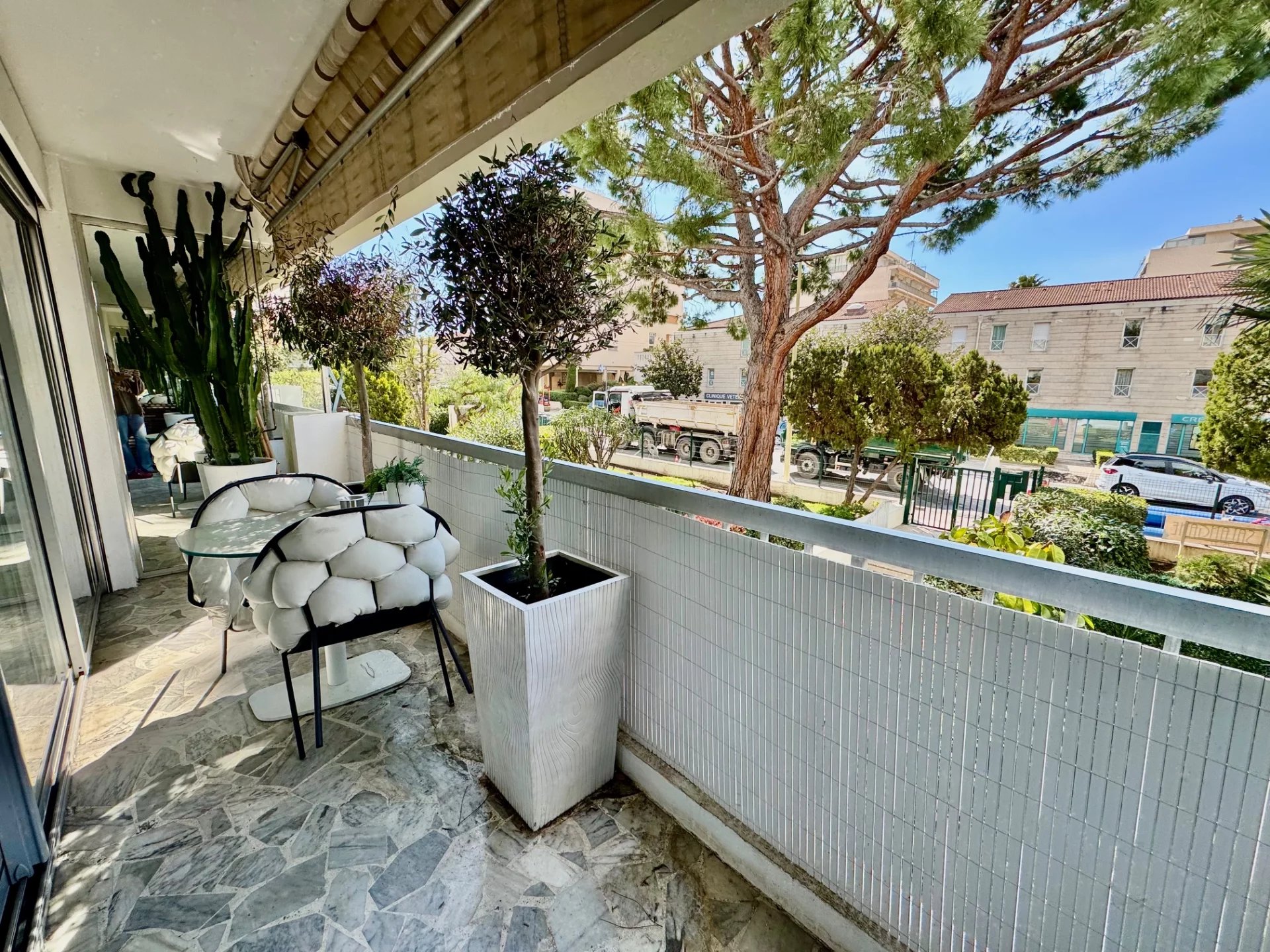 CANNES VENTE VASTE STUDIO PROCHE PLAGES