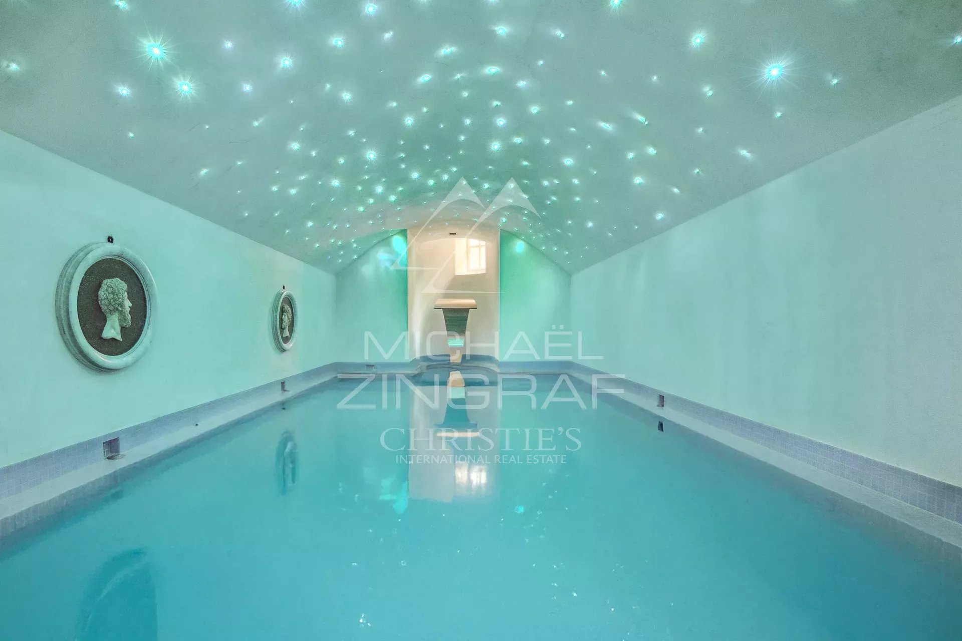 6 Bedroom Villa/Townhouse's Image 9