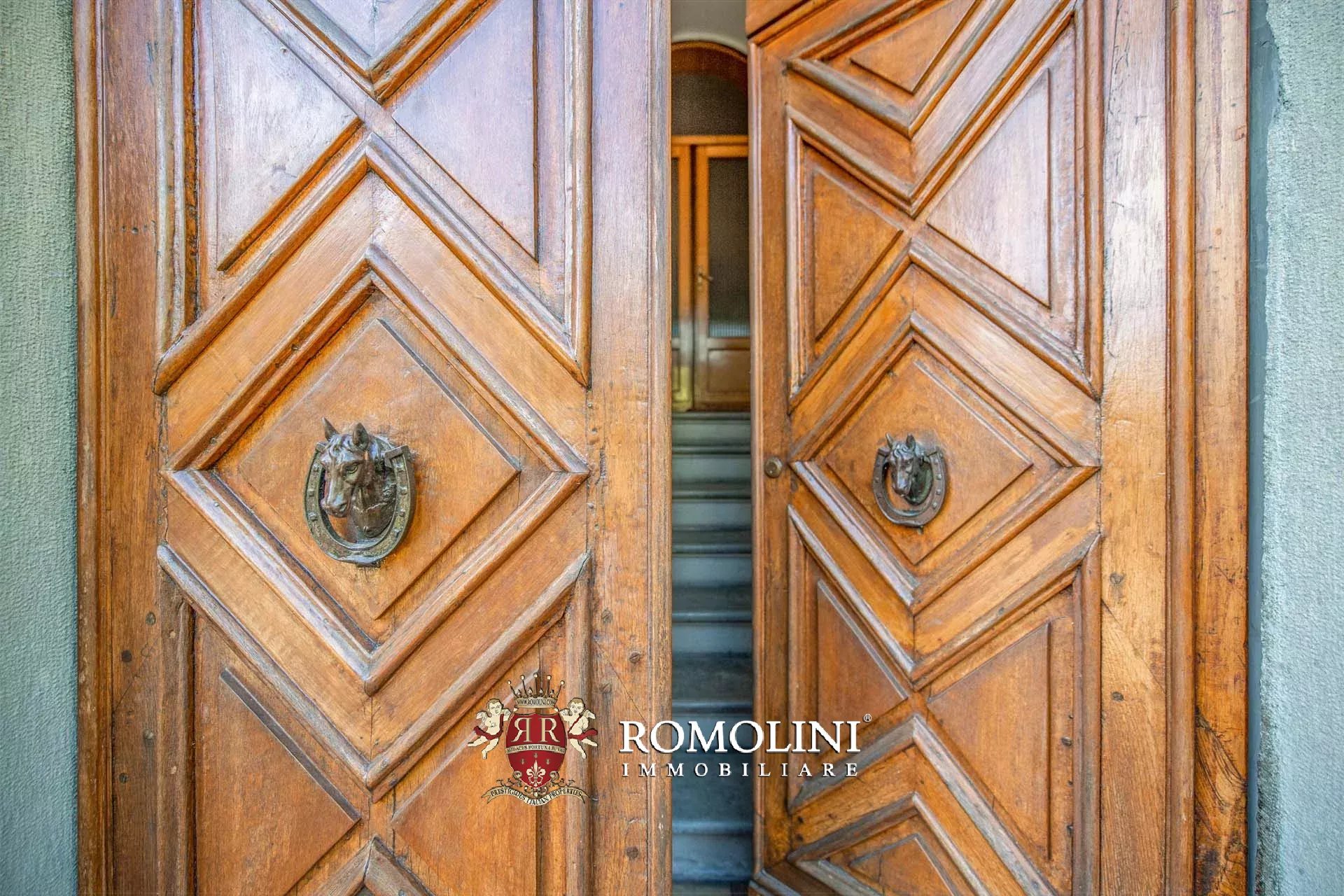 6 Bedroom Villa/Townhouse's Image 24