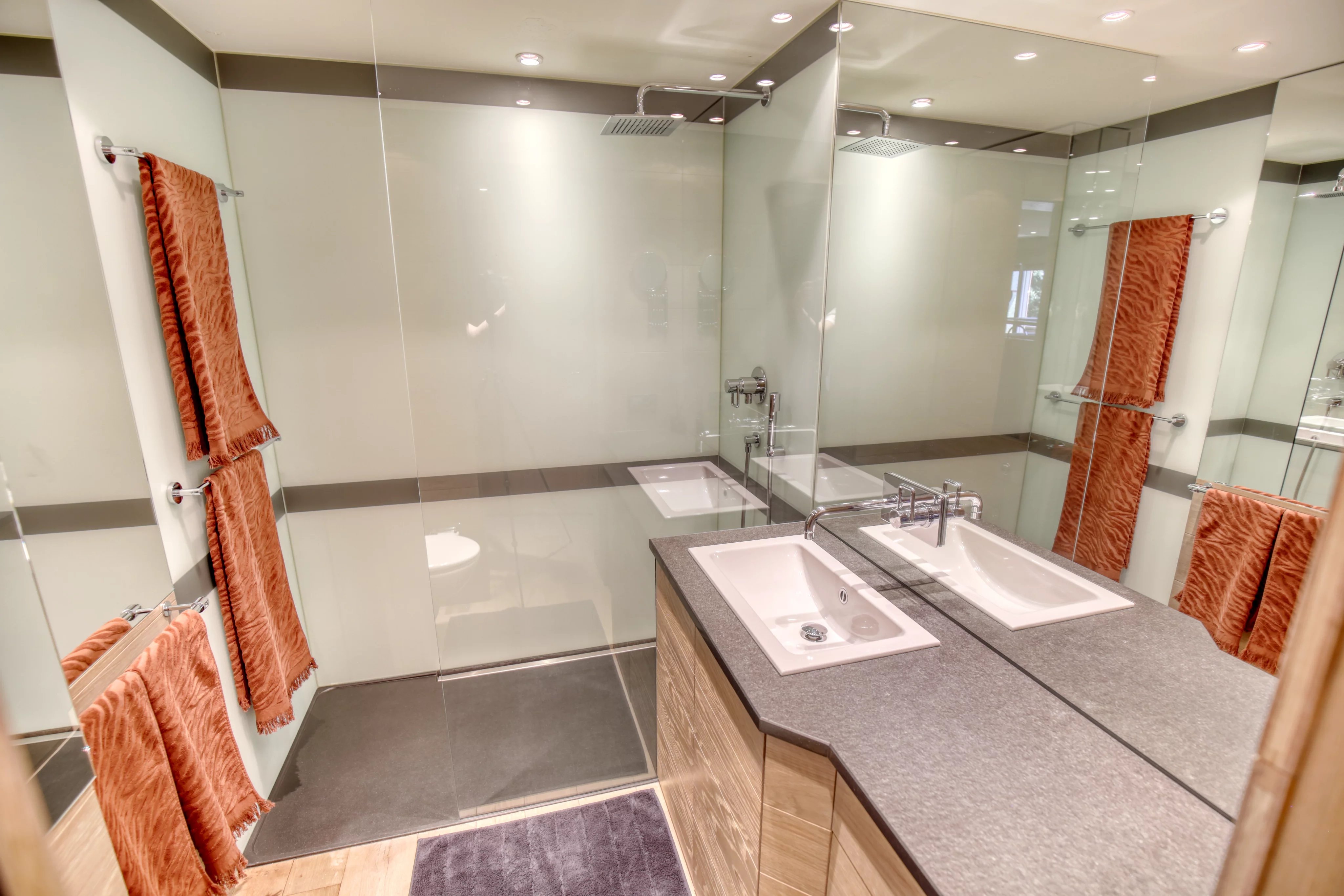 2,5 pièces de standing - rénové et grand balcon, à Crans !