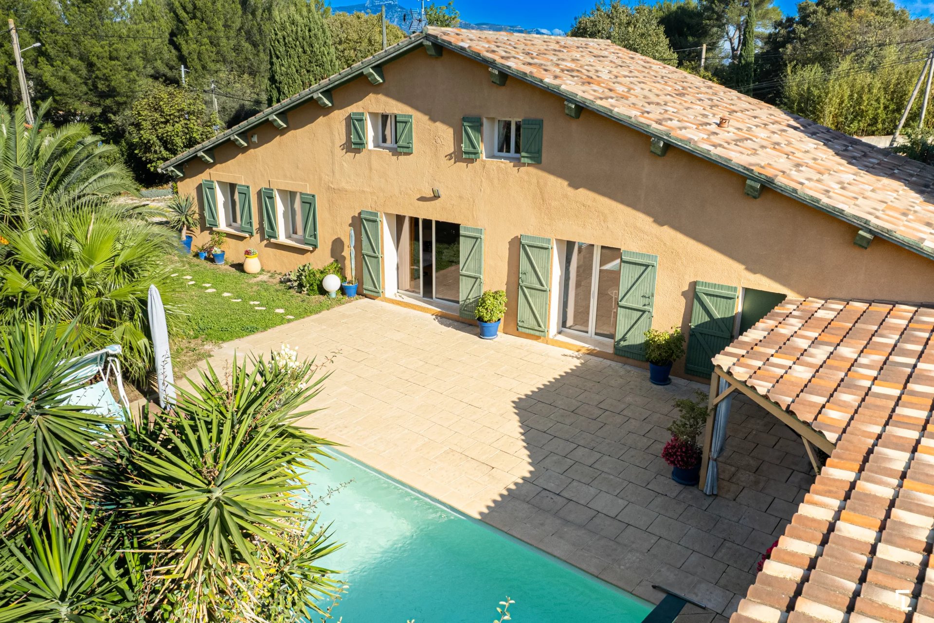 L' ENSOLEILLEE - Villa T5 de  175 m² - Jardin  de 1400 m² + Piscine - 13400 Aubagne