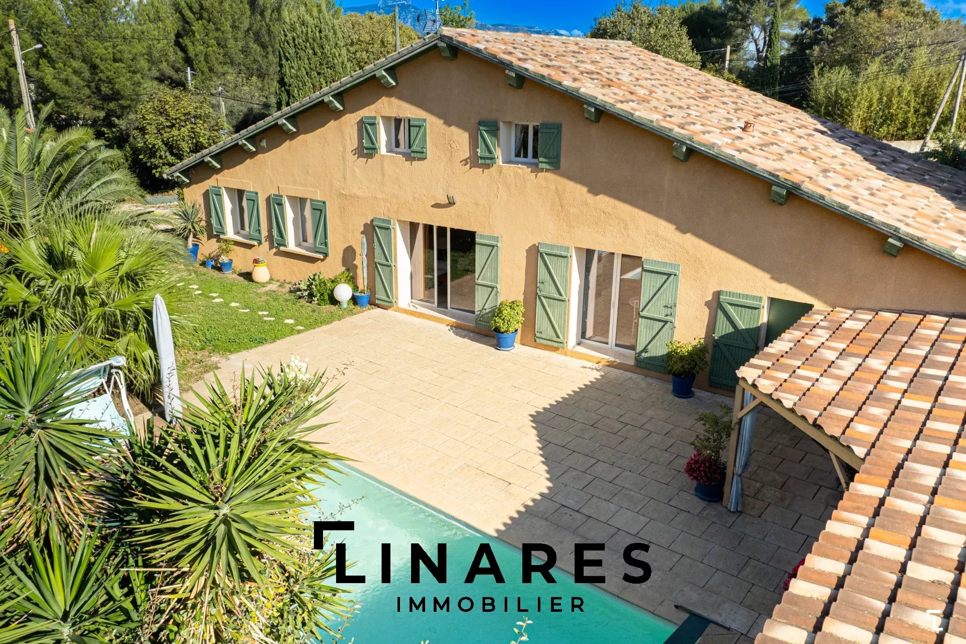 L' ENSOLEILLEE - Villa T5 de  175 m² - Jardin  de 1400 m² + Piscine - 13400 Aubagne