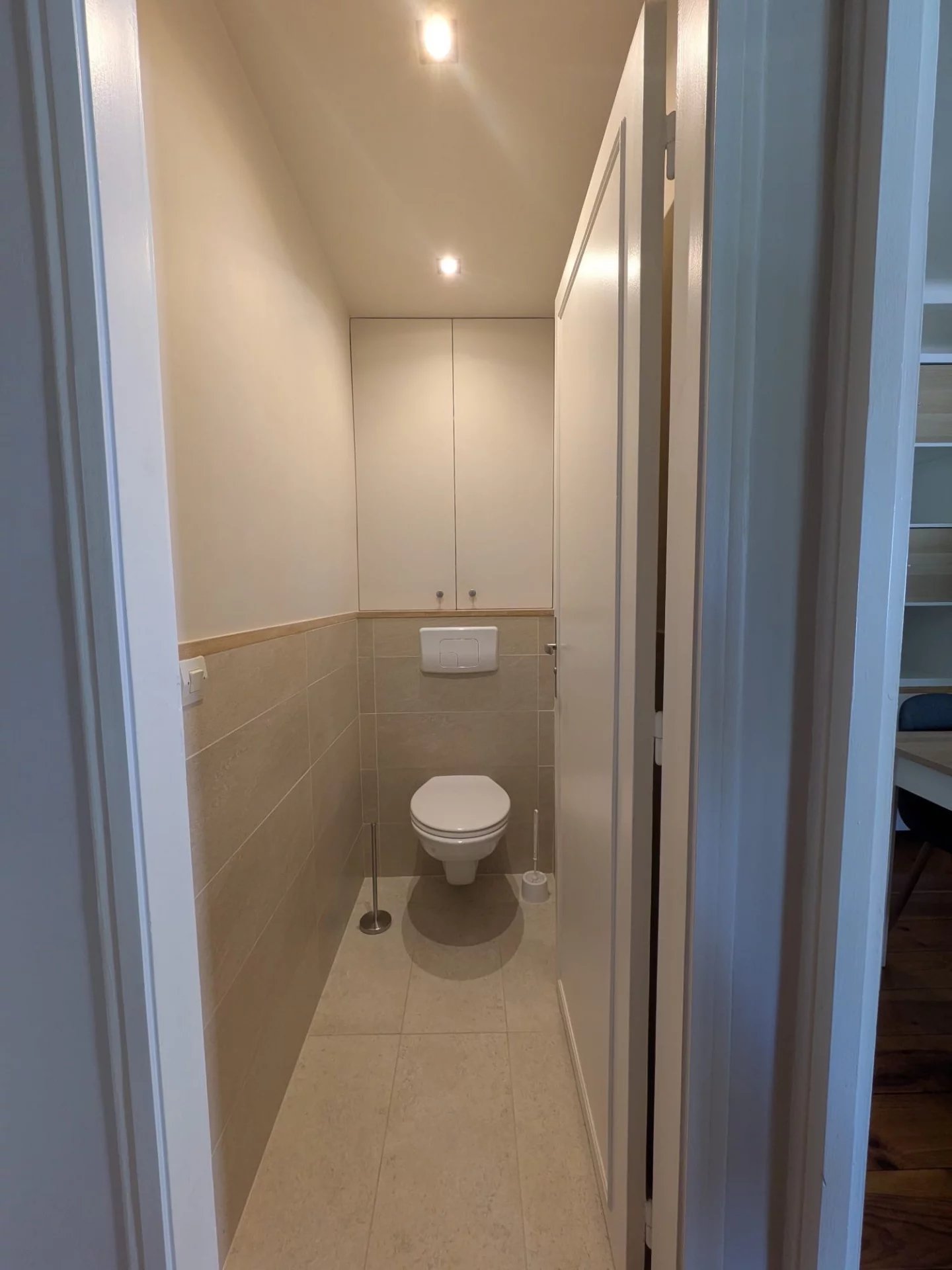 92200 Neuilly sur Seine: confortable 2 pièces avec balcon, cave et petit parking