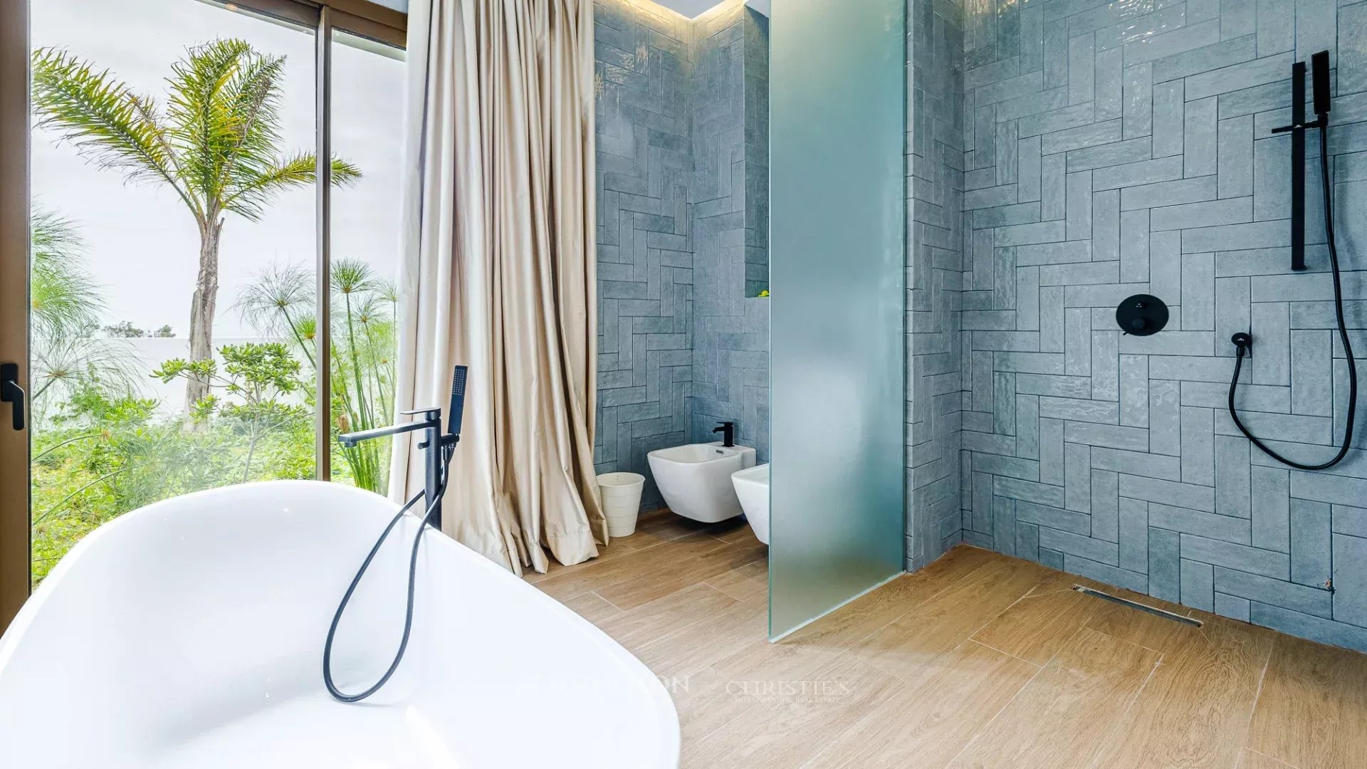 9 Bedroom Villa/Townhouse's Image 24
