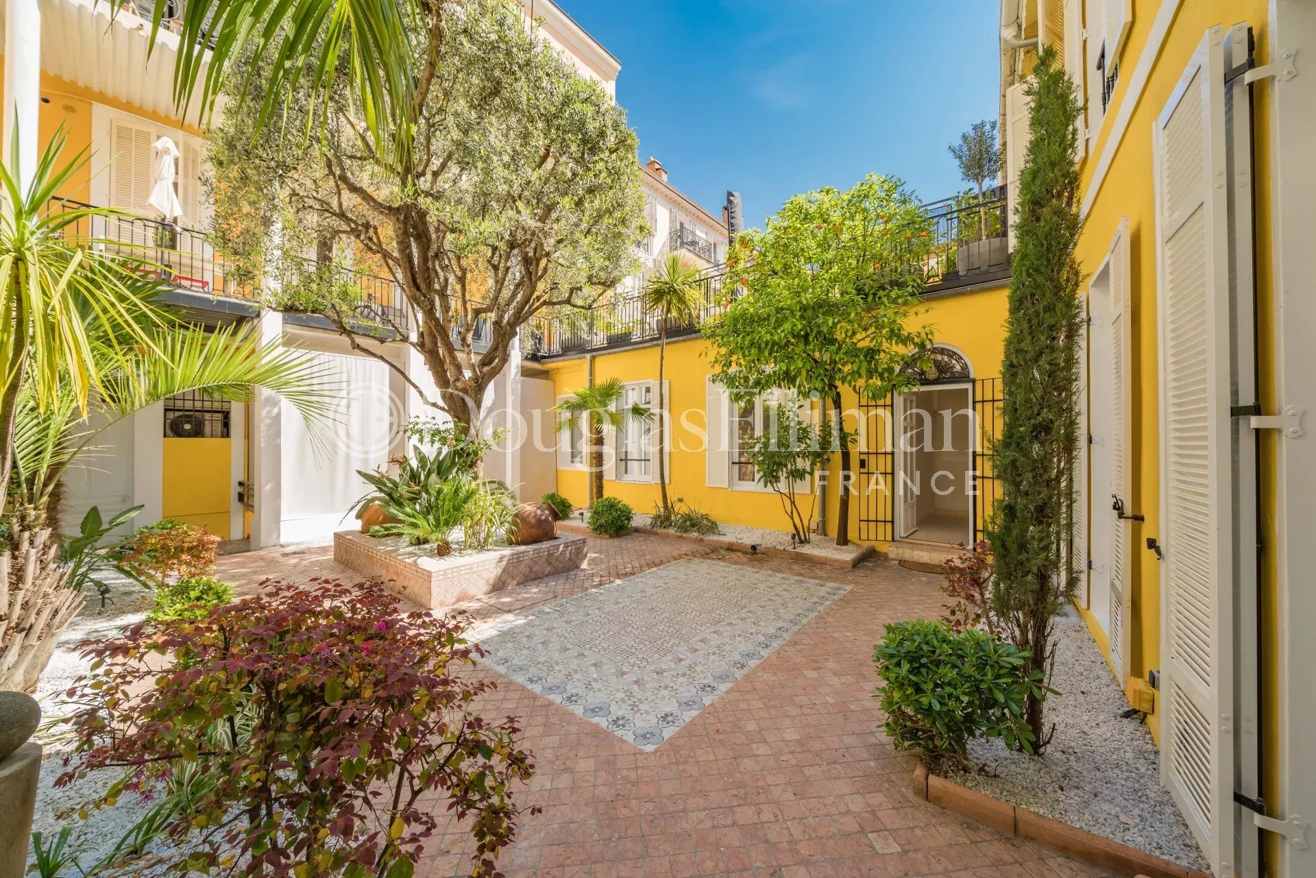 CANNES CENTRE – Charmante maison de ville rénovée - Image nᵒ2