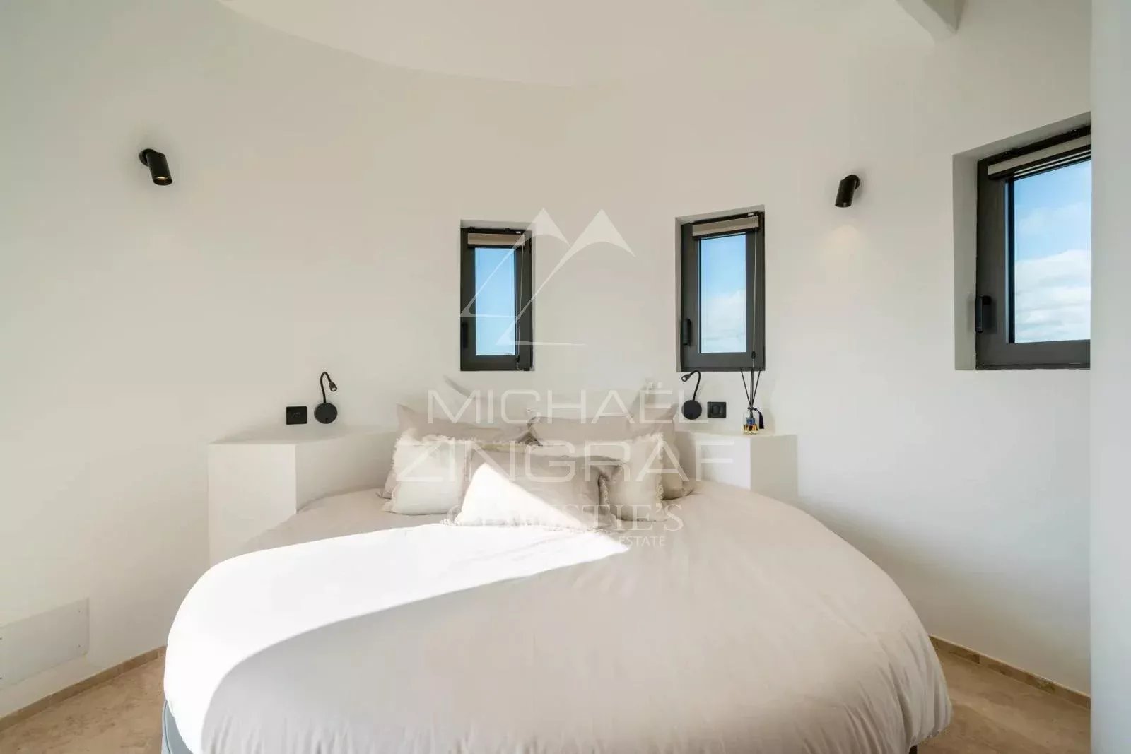 6 Bedroom Villa/Townhouse's Image 9